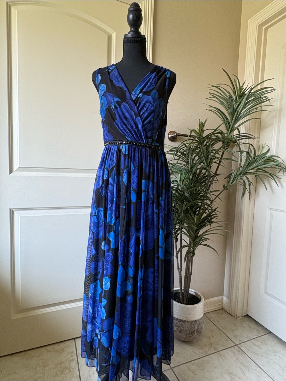 EnFocus  Studio Sleeveless Blue Floral Wrap Maxi Dress Size 6